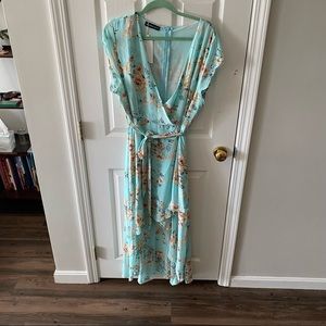 NWT Bloomchic Maxi Wrap Dress Size 16/1X, Blue floral